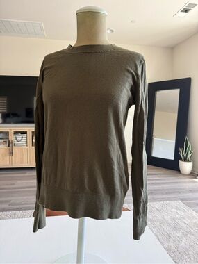 Quince olive green sweater top lightweight organic cotton crewneck